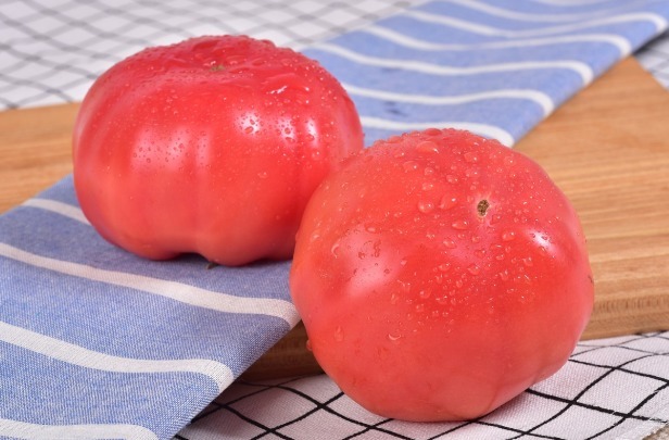 中老年人|女人要想皮肤好,不妨多吃四种食物,祛皱润肤,营养又健康!