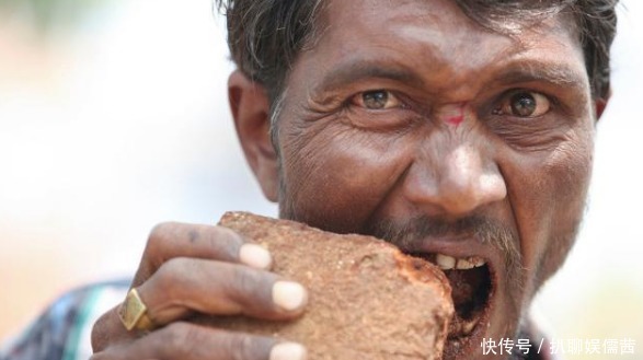 印度一男子不吃饭菜,以砖头为主食,连续吃了20年