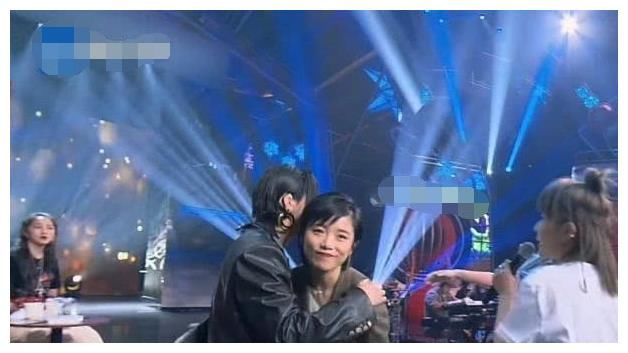 干系|14年后，“许飞硬核回应超女重聚”：成年人之间的友谊没那么煽情