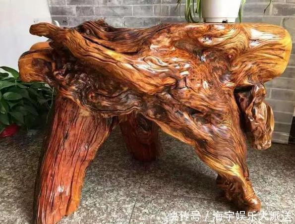 根雕$从山里收回的老树根原木,师傅打磨成根雕茶台引人称赞!简直太棒