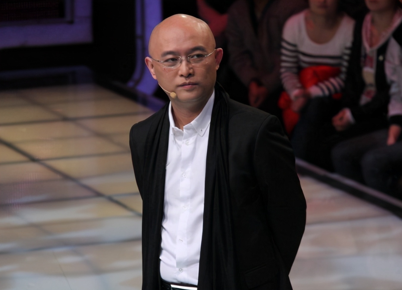 非诚勿扰:他是“最牛男嘉宾”,惨遭全灭灯,却转身抱走女导演