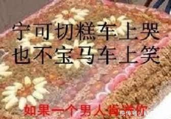 一刀穷一刀富,明码标价卖切糕,商家表示不宰客,为何无人买账?