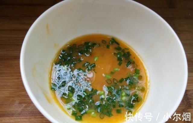 小面姨|豆腐别总炒着吃,教你一个简单又好吃的做法,第一次做大家抢着吃