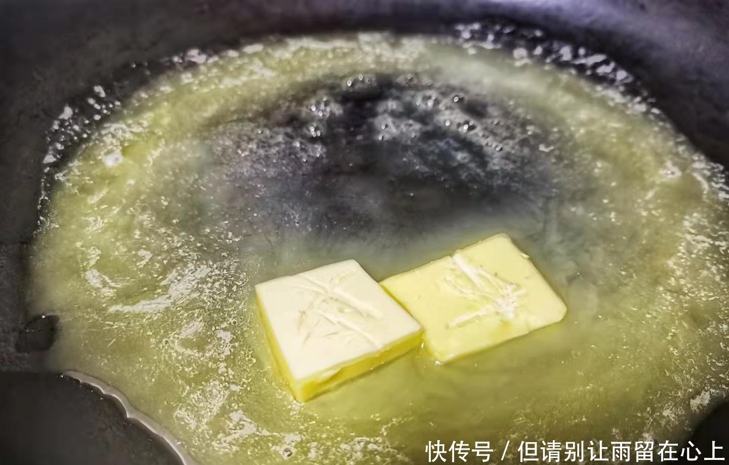 过年的小零食不要买,脆中带韧的奶香牛轧饼干,自己做简单方便