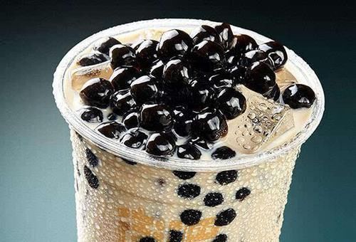 女孩|喝完珍珠奶茶,女孩胃里出现百余颗“珍珠”?奶茶还能喝吗?