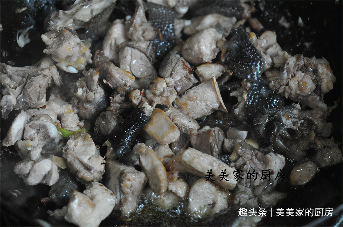 秋天干燥,一道“土匪菜”常上桌,3种食材1锅烧,好吃又养胃!