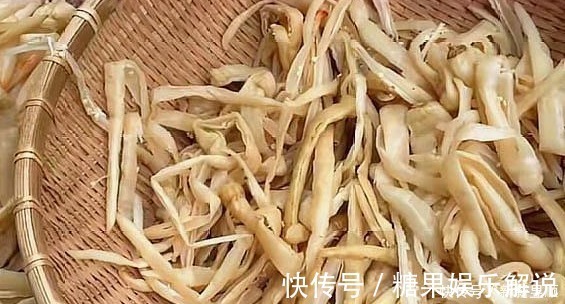 辣椒|它一年四季不贵，多买些晒一晒，密封一存，放2周再吃，太下饭了