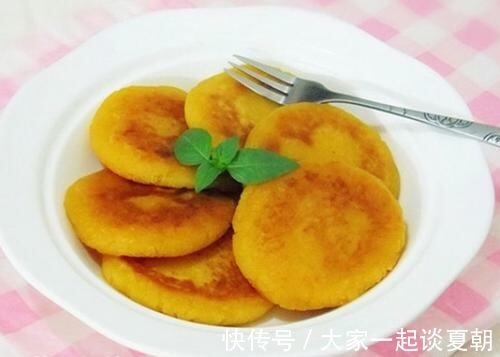 红薯新吃法，不放水，不放糖，做出松软香甜的饼，一端上桌抢光光