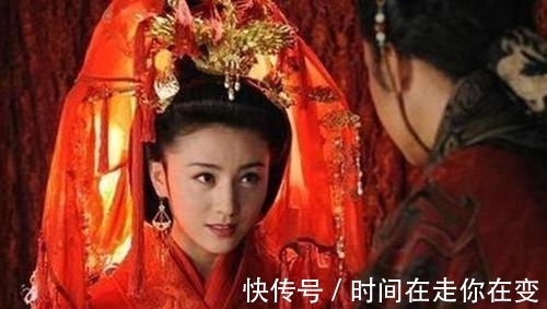 对联$古代富商出上联:“生米煮成熟饭”,丫鬟对出下联,富商连忙遮面