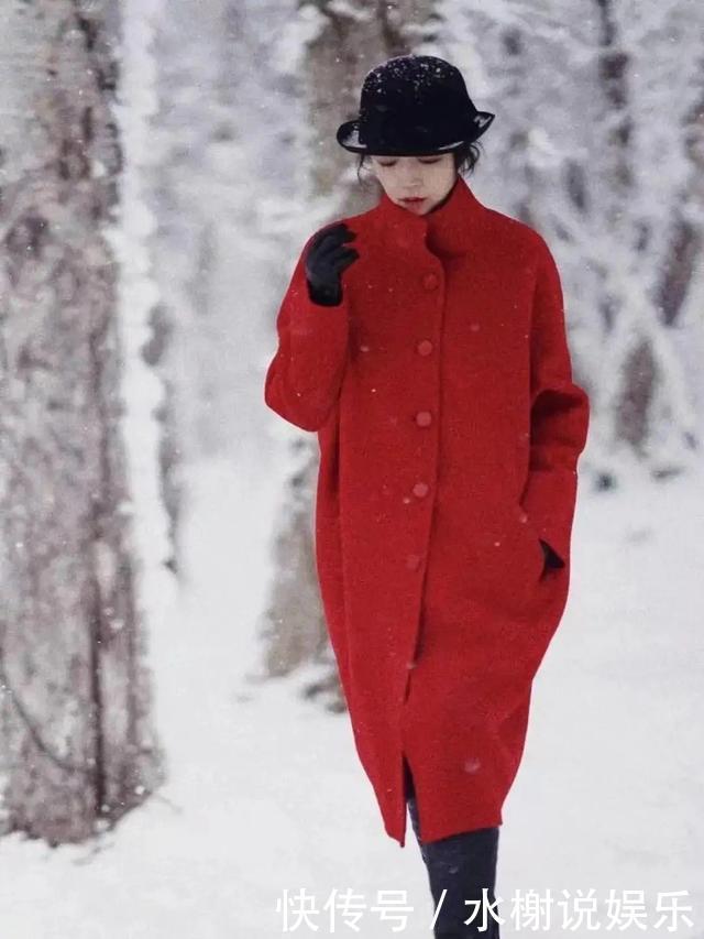 谁说红色衣服穿着俗?三木母女最新红衣搭配,美的高级又气质