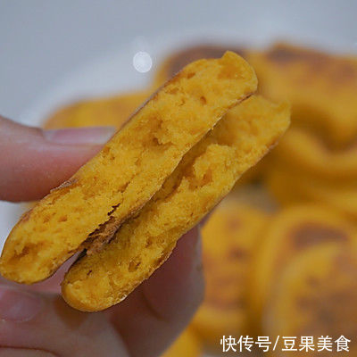 雍滞|妈妈最拿手的松软南瓜小饼饼，被我偷学到了