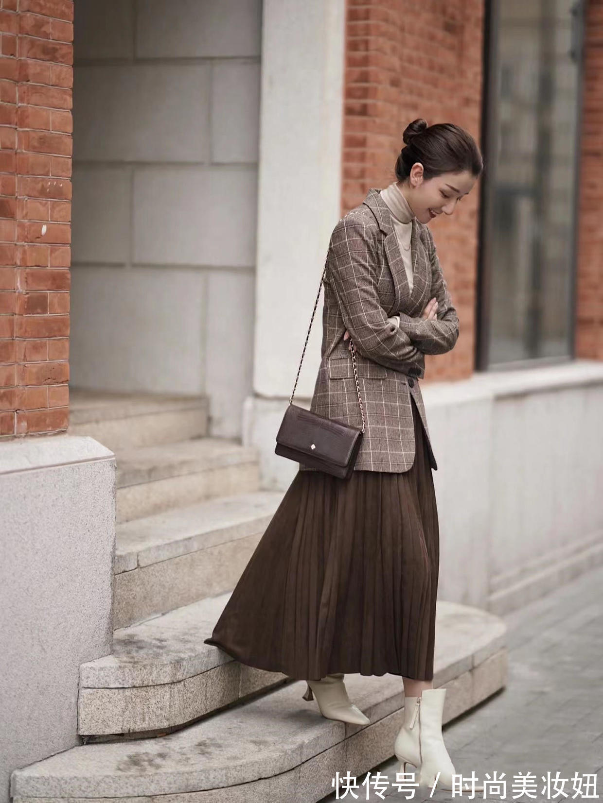 下半身|“百褶裙+短靴”才是冬季正确打开方式,优雅显气质,适合40岁