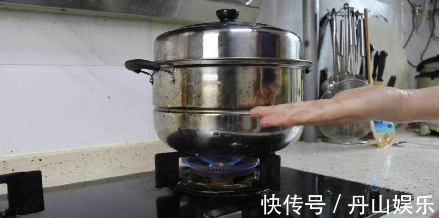 盐水花生很多人第一步就煮错了，教您3招，花生干净入味还省煤气