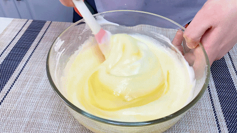 告诉你3个诀窍，在家也能做出梅莓小蛋糕