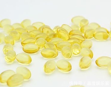 软胶囊|聪明的女人从不买面膜,每晚睡前擦,皱纹消失显年轻