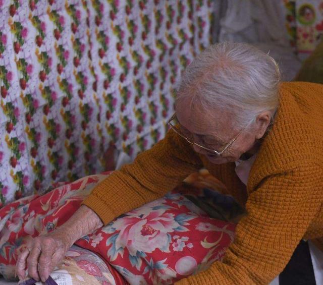 抛弃|96岁越南老人,被丈夫抛弃60年,每晚都抱着日军遗留衣物睡觉