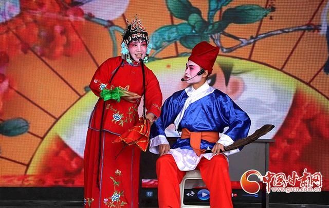  民勤：农村文艺新生活 扭着秧歌唱着歌