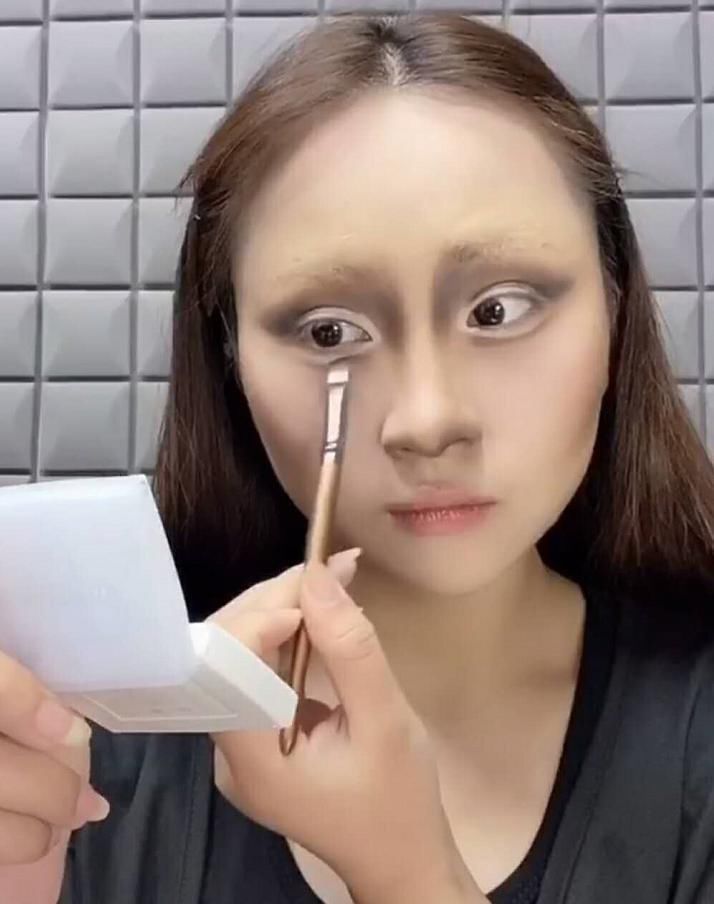 幅画|长发女生仿妆蒙娜丽莎,开始别太想当然,看到最后真像是幅画