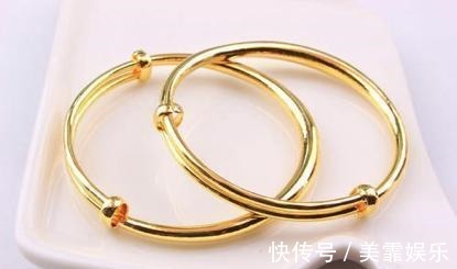 银饰@女人戴镯子金的好还是银的好,以下这几点,看完你就有数了