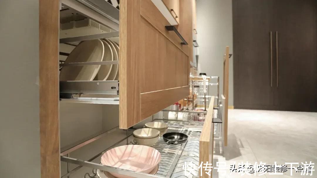 高柜|厨房装修用不到10年就扑街，可能全毁在五金件上