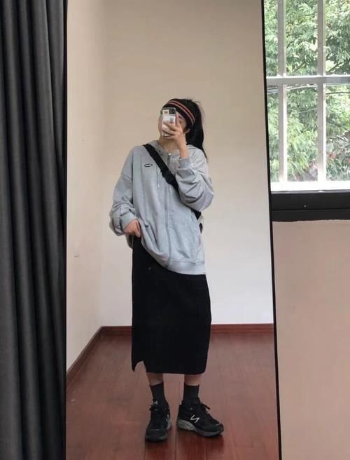 卫衣的穿搭法则，让你的卫衣瞬间时髦又精致，再也不担心松垮显老