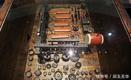 木炭|军队炸出120000斤木炭,考古专家看后道,此地必有蹊跷!