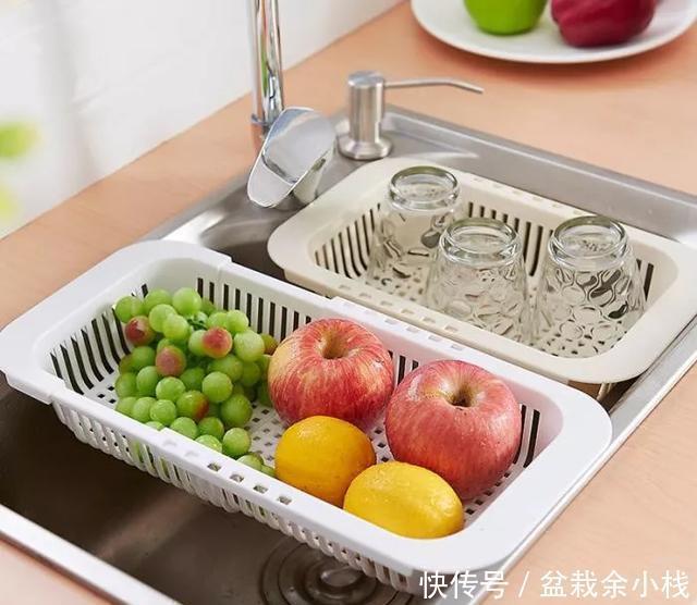 很多主妇都把水槽周边空着,20年老保姆支招,空间瞬间大两倍