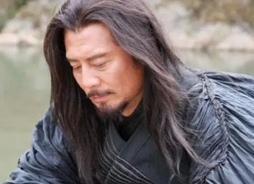 东皇钟@有四件仙帝级别的法宝,封神榜中出现一件,差点破了诛仙阵!