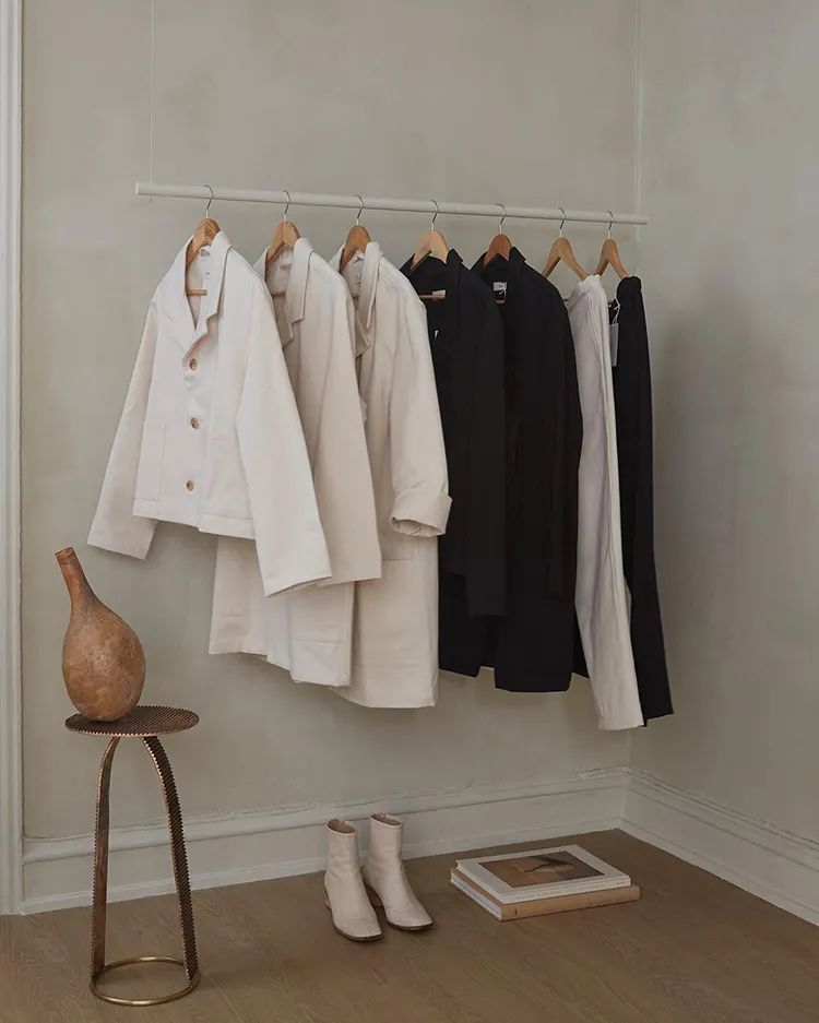 衣架|睡觉前、进门后脱下来的衣服放哪好别傻傻放沙发上了……