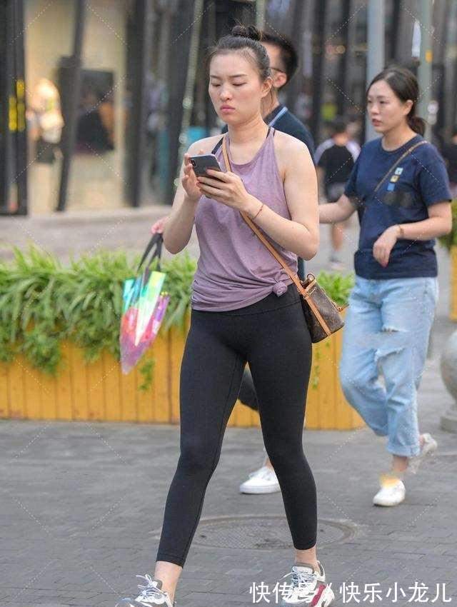 打底裤 打底裤的打扮回头率超高,展现优雅动人的气息,充满时尚触感