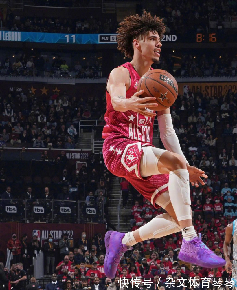 阿迪 东方力量闪耀全明星!老詹换了三双鞋,阿迪太惨,UA是最大赢家?