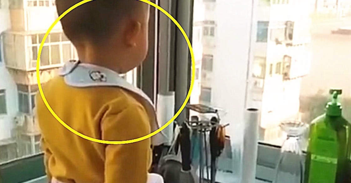 施工队|小儿子坐阳台一上午了,喊他吃饭都不吃,妈妈走近一看,直接笑喷