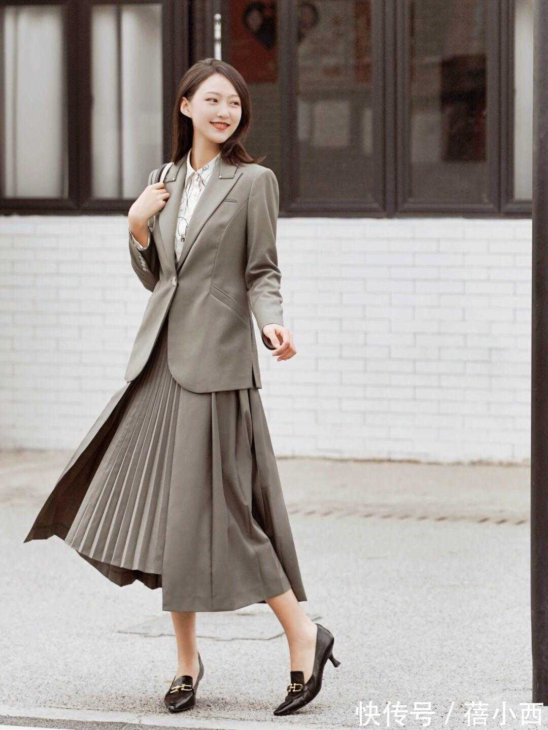 紫色 穿西装时别总是配牛仔裤,学博主这样搭连气质都变高级,赶紧学!