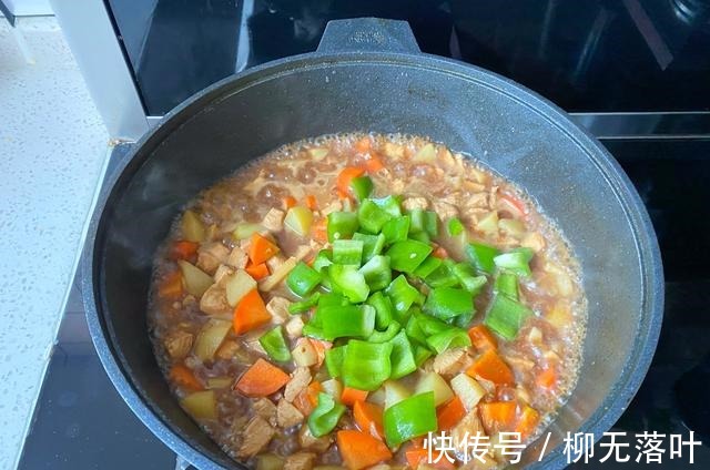 天冷了,就喜欢这种懒人盖浇饭,有菜有肉又有汤,拌米饭超香!