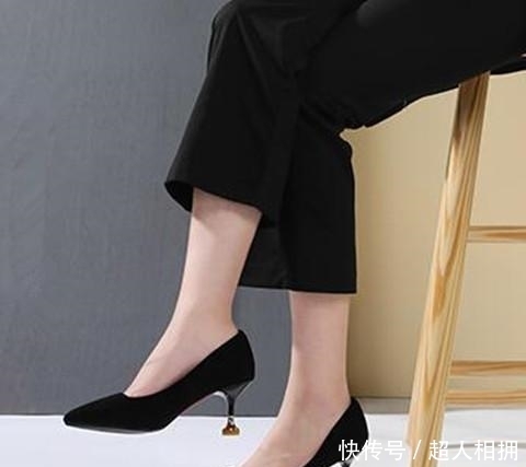有这新“猫跟鞋”，女人都不穿小白鞋了！好看不磨脚，高雅特迷人