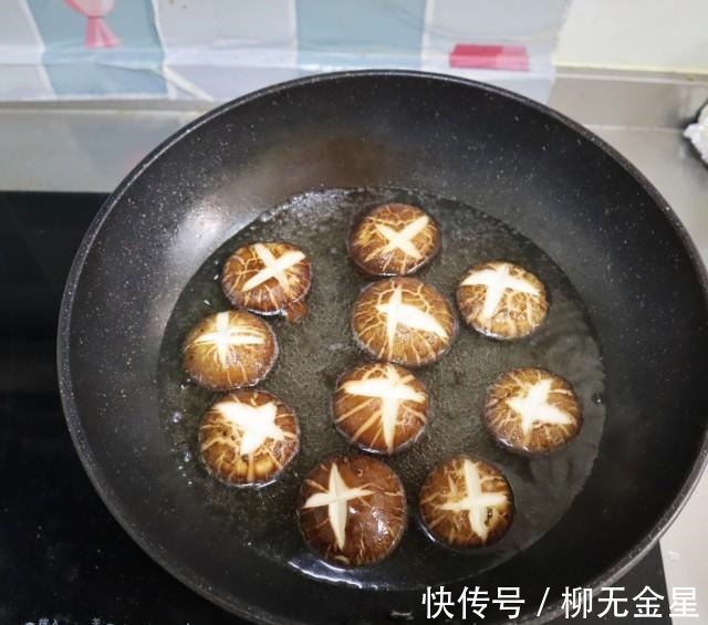 准备料汁|蚝油香菇青菜，鲜香味美，经典家常宴客菜！