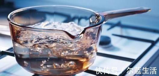 水垢|自来水里有水垢,喝多了影响健康?大夫:事实和大家想的不一样!