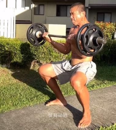 深蹲|最近很火的岩石深蹲挑战，试试你的下盘够稳吗？