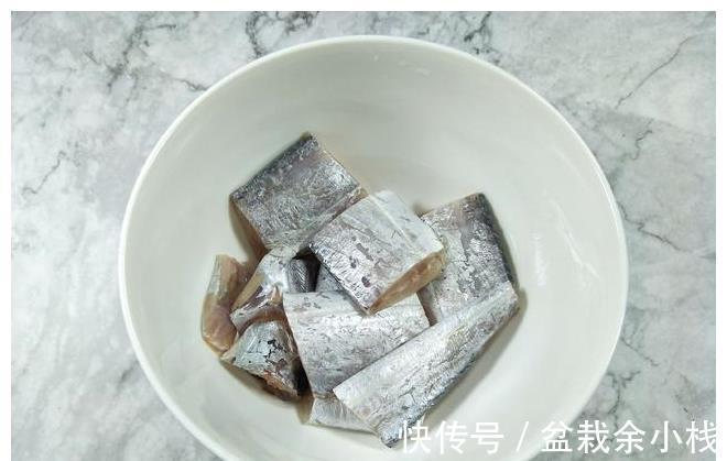 外婆用了30年的炸带鱼方法，5分钟上桌，外酥里嫩，不掉皮不粘