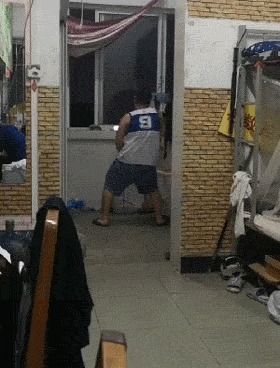 |搞笑GIF趣图: 吓我一跳,其实我第一眼没看出来