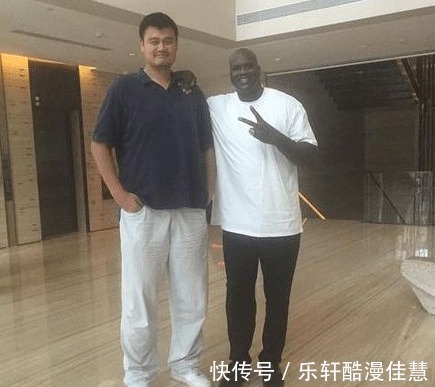 矮人|姚明体型比我们想象中夸张,奥尼尔在身边显瘦小 训练师如矮人