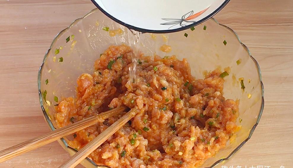 饺子|白菜饺子好吃有诀窍,教你调馅的正确做法与用料,饺子不好吃才怪