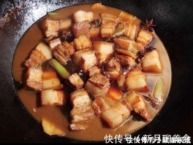 做红烧肉，直接加糖是“大错”！教你好吃做法，肥而不腻香嫩入味