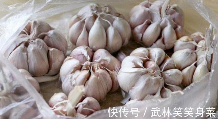 大蒜别随便放,教你5个保存妙招,不干瘪不发芽,能放一个冬天