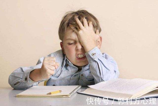 学习习惯|孩子到了小学三年级成绩就下降?家长不用慌,原因和对策在这里