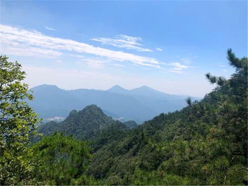  地方就|我国的第一仙山，以前被皇帝选为皇室家苗，门票两百游客络绎不绝