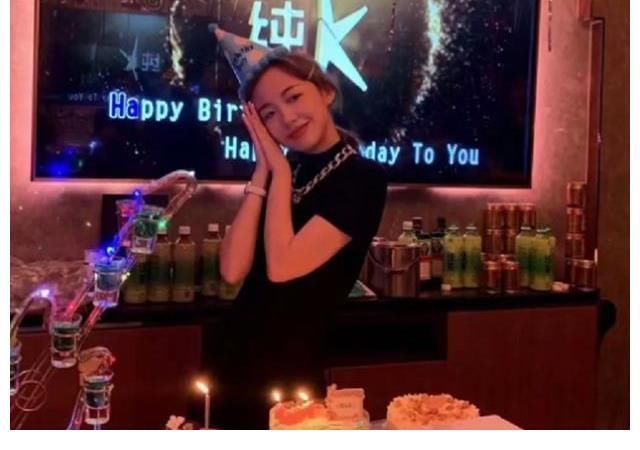 |盘点女孩子那些奇葩搞笑名场面,智商不在线系列,真会玩