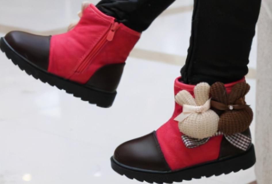 棉鞋|这4种棉鞋进了“黑名单”,伤脚还影响孩子走路,家长赶紧扔掉