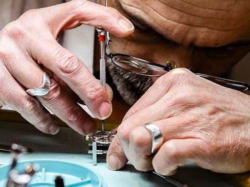 这才是今夏流行“配饰”的指南！瞧这4款，男士选对了就很酷