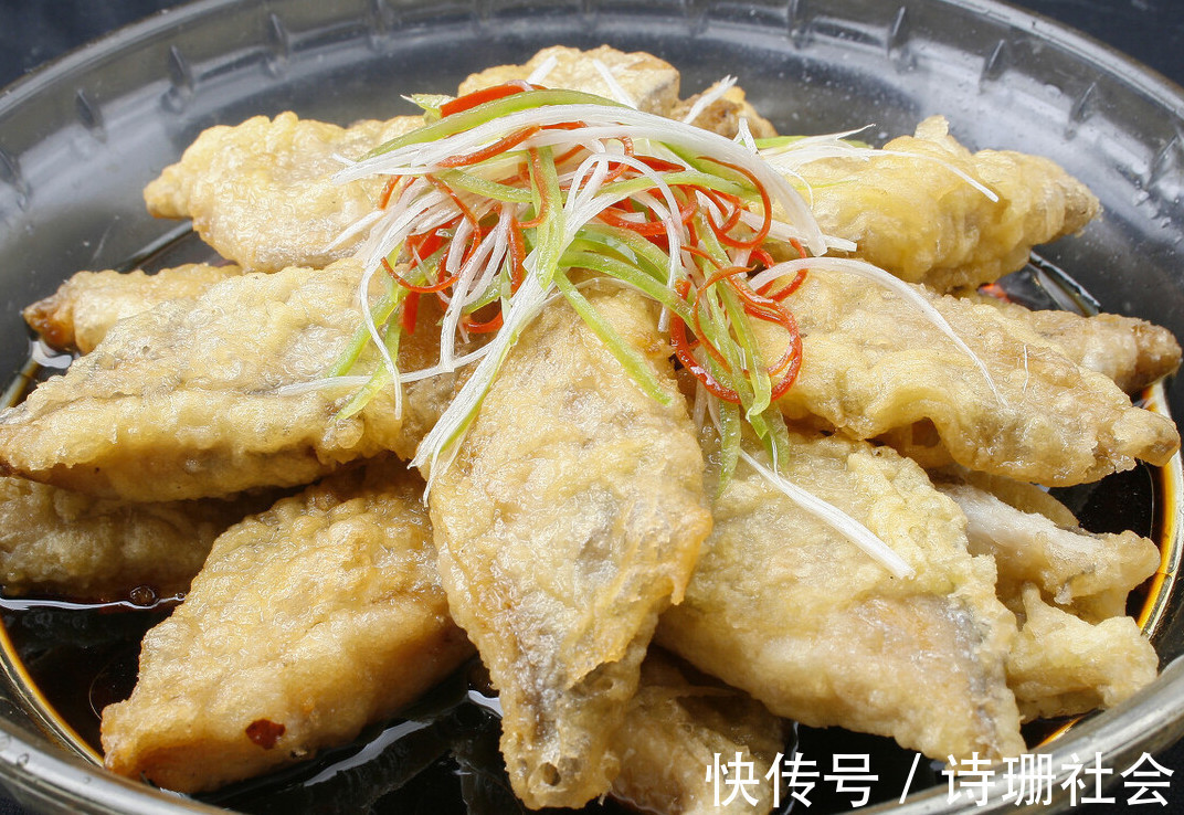 泡打粉|炸带鱼,裹面粉还是淀粉?教你一招,带鱼外酥里嫩,凉了不回软